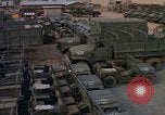 Standbild Vereinigten Staaten militärische Fahrzeuge Thailand, 1965, aus Sekunde 26 historischem Filmmaterial Videoclip 65675042861