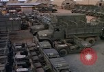 Standbild Vereinigten Staaten militärische Fahrzeuge Thailand, 1965, aus Sekunde 28 historischem Filmmaterial Videoclip 65675042861