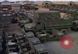 Standbild Vereinigten Staaten militärische Fahrzeuge Thailand, 1965, aus Sekunde 30 historischem Filmmaterial Videoclip 65675042861