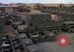 Standbild Vereinigten Staaten militärische Fahrzeuge Thailand, 1965, aus Sekunde 33 historischem Filmmaterial Videoclip 65675042861