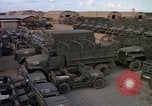 Standbild Vereinigten Staaten militärische Fahrzeuge Thailand, 1965, aus Sekunde 35 historischem Filmmaterial Videoclip 65675042861