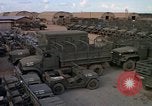 Standbild Vereinigten Staaten militärische Fahrzeuge Thailand, 1965, aus Sekunde 36 historischem Filmmaterial Videoclip 65675042861