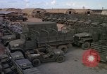 Standbild Vereinigten Staaten militärische Fahrzeuge Thailand, 1965, aus Sekunde 37 historischem Filmmaterial Videoclip 65675042861