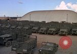 Standbild Vereinigten Staaten militärische Fahrzeuge Thailand, 1965, aus Sekunde 54 historischem Filmmaterial Videoclip 65675042861