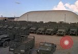 Standbild Vereinigten Staaten militärische Fahrzeuge Thailand, 1965, aus Sekunde 55 historischem Filmmaterial Videoclip 65675042861