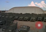 Standbild Vereinigten Staaten militärische Fahrzeuge Thailand, 1965, aus Sekunde 57 historischem Filmmaterial Videoclip 65675042861