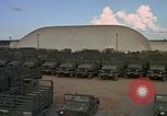 Standbild Vereinigten Staaten militärische Fahrzeuge Thailand, 1965, aus Sekunde 59 historischem Filmmaterial Videoclip 65675042861