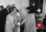 Standbild Luci Johnson Washington DC USA, 1966, aus Sekunde 56 historischem Filmmaterial Videoclip 65675042879
