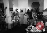 Standbild metallic Kleider Paris Frankreich, 1966, aus Sekunde 8 historischem Filmmaterial Videoclip 65675042880