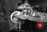 Standbild metallic Kleider Paris Frankreich, 1966, aus Sekunde 20 historischem Filmmaterial Videoclip 65675042880