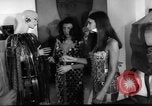 Standbild metallic Kleider Paris Frankreich, 1966, aus Sekunde 46 historischem Filmmaterial Videoclip 65675042880