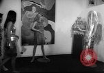 Standbild metallic Kleider Paris Frankreich, 1966, aus Sekunde 57 historischem Filmmaterial Videoclip 65675042880