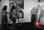 Standbild metallic Kleider Paris Frankreich, 1966, aus Sekunde 58 historischem Filmmaterial Videoclip 65675042880