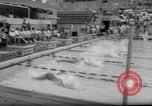 Standbild Schwimmen erfüllen Los Angeles California USA, 1966, aus Sekunde 14 historischem Filmmaterial Videoclip 65675042881