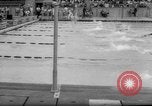 Standbild Schwimmen erfüllen Los Angeles California USA, 1966, aus Sekunde 17 historischem Filmmaterial Videoclip 65675042881
