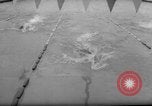 Standbild Schwimmen erfüllen Los Angeles California USA, 1966, aus Sekunde 19 historischem Filmmaterial Videoclip 65675042881