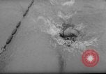 Standbild Schwimmen erfüllen Los Angeles California USA, 1966, aus Sekunde 20 historischem Filmmaterial Videoclip 65675042881
