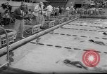 Standbild Schwimmen erfüllen Los Angeles California USA, 1966, aus Sekunde 28 historischem Filmmaterial Videoclip 65675042881