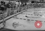 Standbild Schwimmen erfüllen Los Angeles California USA, 1966, aus Sekunde 29 historischem Filmmaterial Videoclip 65675042881