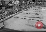 Standbild Schwimmen erfüllen Los Angeles California USA, 1966, aus Sekunde 31 historischem Filmmaterial Videoclip 65675042881