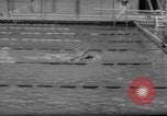 Standbild Schwimmen erfüllen Los Angeles California USA, 1966, aus Sekunde 33 historischem Filmmaterial Videoclip 65675042881
