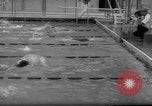 Standbild Schwimmen erfüllen Los Angeles California USA, 1966, aus Sekunde 37 historischem Filmmaterial Videoclip 65675042881