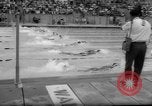 Standbild Schwimmen erfüllen Los Angeles California USA, 1966, aus Sekunde 58 historischem Filmmaterial Videoclip 65675042881