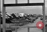 Image maisons de banlieue New York United States USA, 1950, de la seconde 58 séquences d'archives historiques vidéo 65675042888
