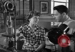 Standbild Moderne Nachkriegszeit Gehäuse trends Nach Zweiten Weltkrieg United States USA, 1945, aus Sekunde 4 historischem Filmmaterial Videoclip 65675042892