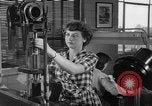 Standbild Moderne Nachkriegszeit Gehäuse trends Nach Zweiten Weltkrieg United States USA, 1945, aus Sekunde 9 historischem Filmmaterial Videoclip 65675042892