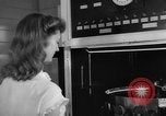 Standbild Moderne Nachkriegszeit Gehäuse trends Nach Zweiten Weltkrieg United States USA, 1945, aus Sekunde 14 historischem Filmmaterial Videoclip 65675042892