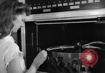 Standbild Moderne Nachkriegszeit Gehäuse trends Nach Zweiten Weltkrieg United States USA, 1945, aus Sekunde 17 historischem Filmmaterial Videoclip 65675042892