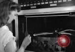 Standbild Moderne Nachkriegszeit Gehäuse trends Nach Zweiten Weltkrieg United States USA, 1945, aus Sekunde 18 historischem Filmmaterial Videoclip 65675042892