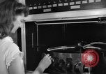 Standbild Moderne Nachkriegszeit Gehäuse trends Nach Zweiten Weltkrieg United States USA, 1945, aus Sekunde 19 historischem Filmmaterial Videoclip 65675042892