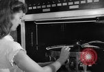 Standbild Moderne Nachkriegszeit Gehäuse trends Nach Zweiten Weltkrieg United States USA, 1945, aus Sekunde 20 historischem Filmmaterial Videoclip 65675042892