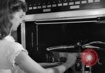 Standbild Moderne Nachkriegszeit Gehäuse trends Nach Zweiten Weltkrieg United States USA, 1945, aus Sekunde 21 historischem Filmmaterial Videoclip 65675042892