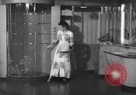 Standbild Moderne Nachkriegszeit Gehäuse trends Nach Zweiten Weltkrieg United States USA, 1945, aus Sekunde 61 historischem Filmmaterial Videoclip 65675042892