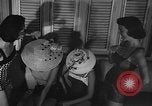 Standbild fashion show New York United States USA, 1957, aus Sekunde 47 historischem Filmmaterial Videoclip 65675042904