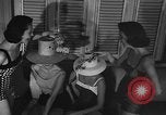 Standbild fashion show New York United States USA, 1957, aus Sekunde 49 historischem Filmmaterial Videoclip 65675042904