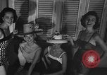 Standbild fashion show New York United States USA, 1957, aus Sekunde 50 historischem Filmmaterial Videoclip 65675042904