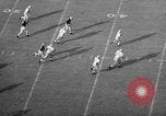 Standbild Football Game Seattle Washington USA, 1957, aus Sekunde 20 historischem Filmmaterial Videoclip 65675042905