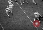 Standbild Football Game Seattle Washington USA, 1957, aus Sekunde 41 historischem Filmmaterial Videoclip 65675042905