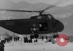 Standbild Avalanche rescue Bludenz Österreich, 1954, aus Sekunde 6 historischem Filmmaterial Videoclip 65675042922