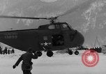 Standbild Avalanche rescue Bludenz Österreich, 1954, aus Sekunde 9 historischem Filmmaterial Videoclip 65675042922