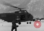 Standbild Avalanche rescue Bludenz Österreich, 1954, aus Sekunde 11 historischem Filmmaterial Videoclip 65675042922