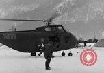Standbild Avalanche rescue Bludenz Österreich, 1954, aus Sekunde 13 historischem Filmmaterial Videoclip 65675042922