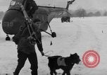 Standbild Avalanche rescue Bludenz Österreich, 1954, aus Sekunde 30 historischem Filmmaterial Videoclip 65675042922