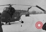 Standbild Avalanche rescue Bludenz Österreich, 1954, aus Sekunde 32 historischem Filmmaterial Videoclip 65675042922