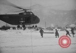 Standbild Avalanche rescue Bludenz Österreich, 1954, aus Sekunde 45 historischem Filmmaterial Videoclip 65675042922