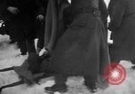 Standbild Avalanche rescue Bludenz Österreich, 1954, aus Sekunde 55 historischem Filmmaterial Videoclip 65675042922